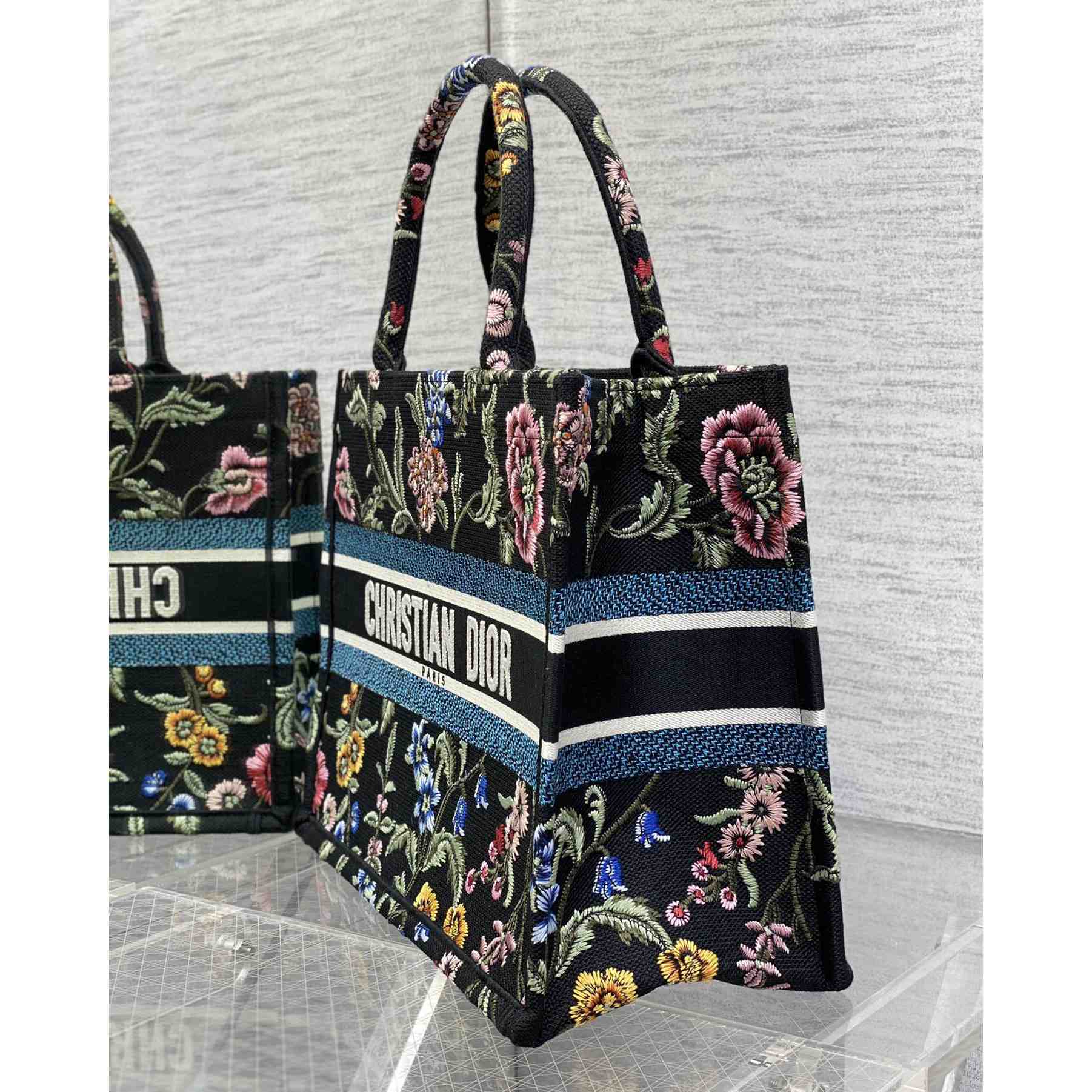 Mittlere Dior-Buchtasche von Dior - EUR FASHION