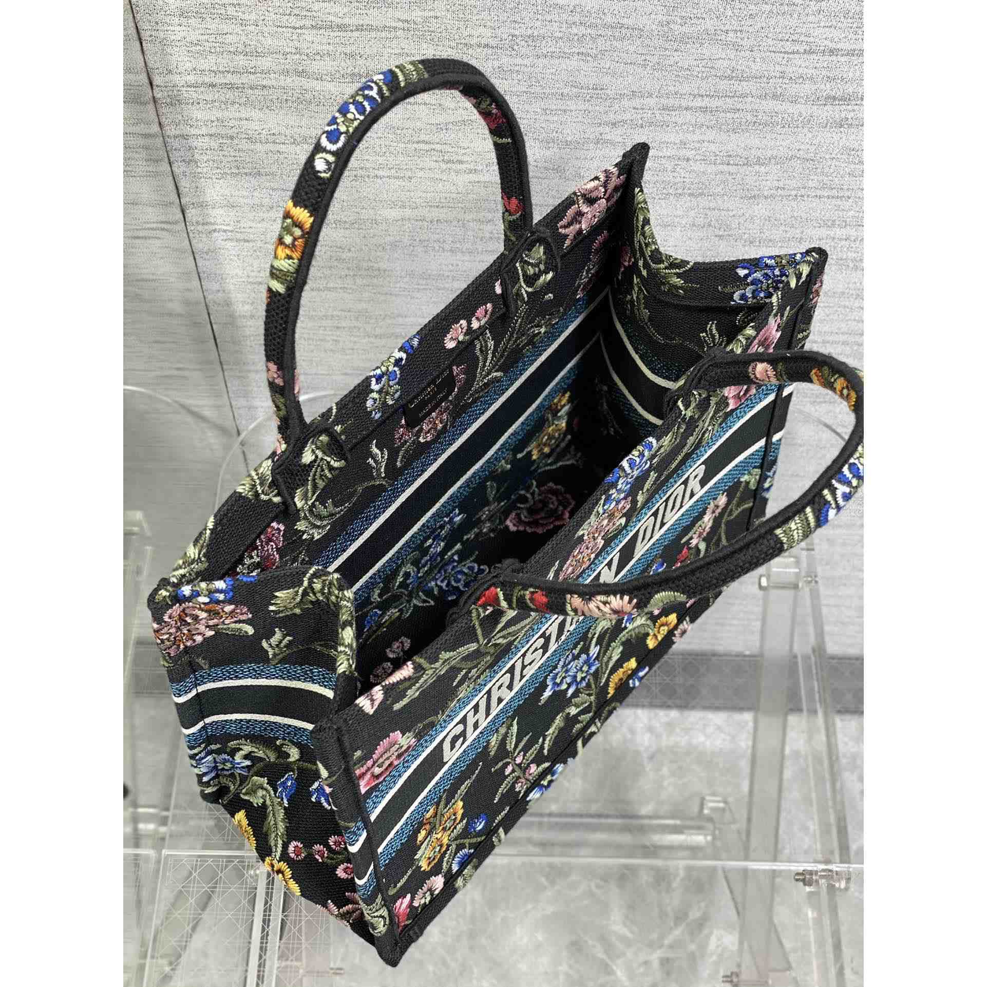 Mittlere Dior-Buchtasche von Dior - EUR FASHION