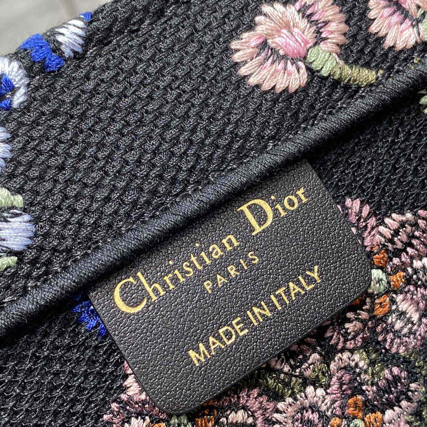 Mittlere Dior-Buchtasche von Dior - EUR FASHION