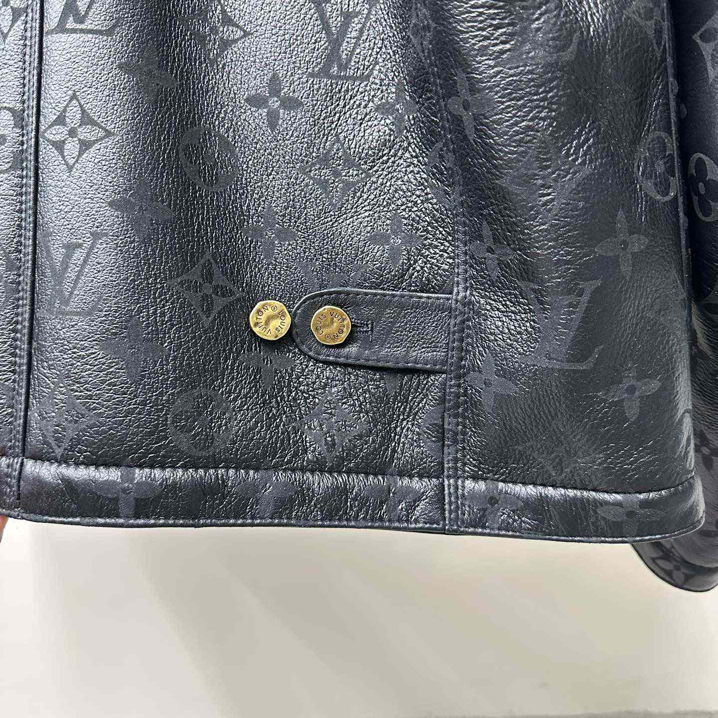 Louis Vuitton Lammfell-Jacke mit geprägtem Monogramm 1AAU29 - EUR FASHION