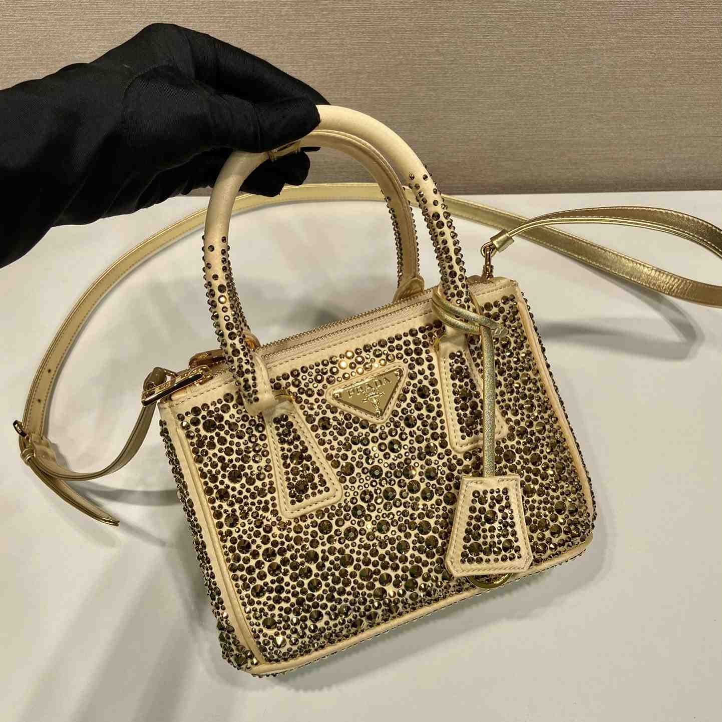 Prada Galleria Minitasche aus Satin mit Kristallen - EUR FASHION