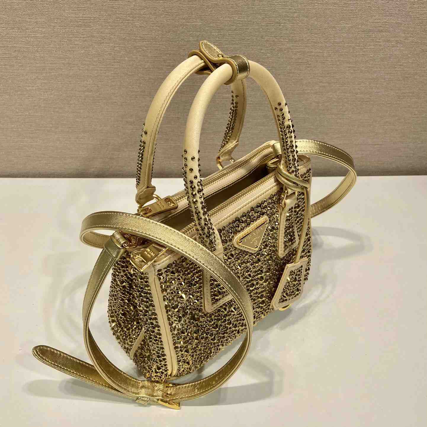Prada Galleria Minitasche aus Satin mit Kristallen - EUR FASHION