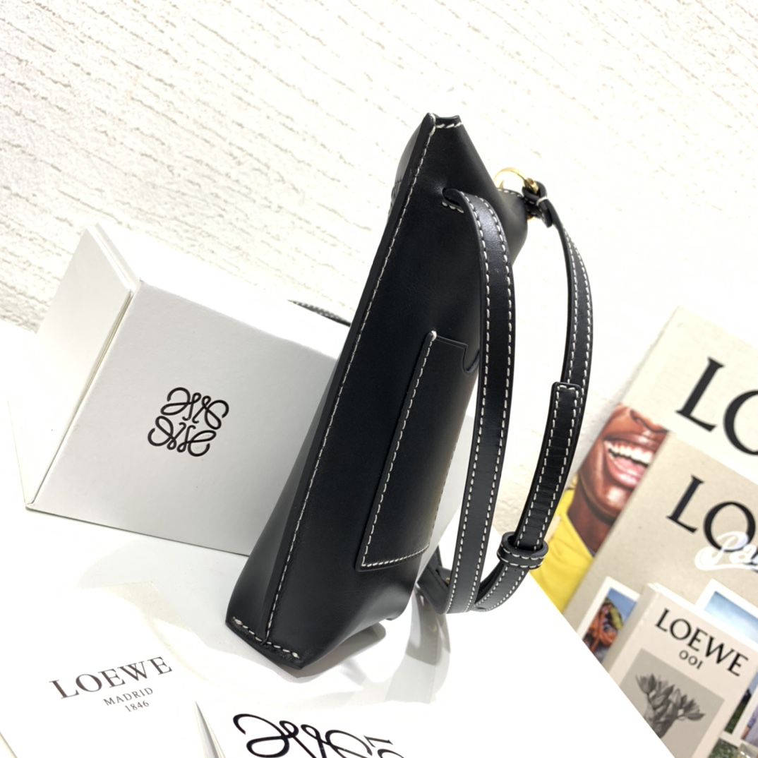 Loewe Gate Pocket aus weichem Kalbsleder - EUR FASHION