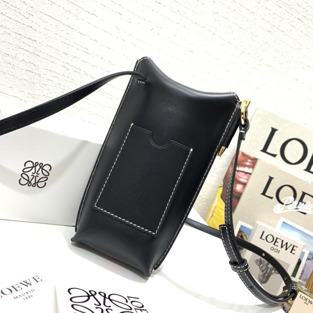 Loewe Gate Pocket aus weichem Kalbsleder - EUR FASHION