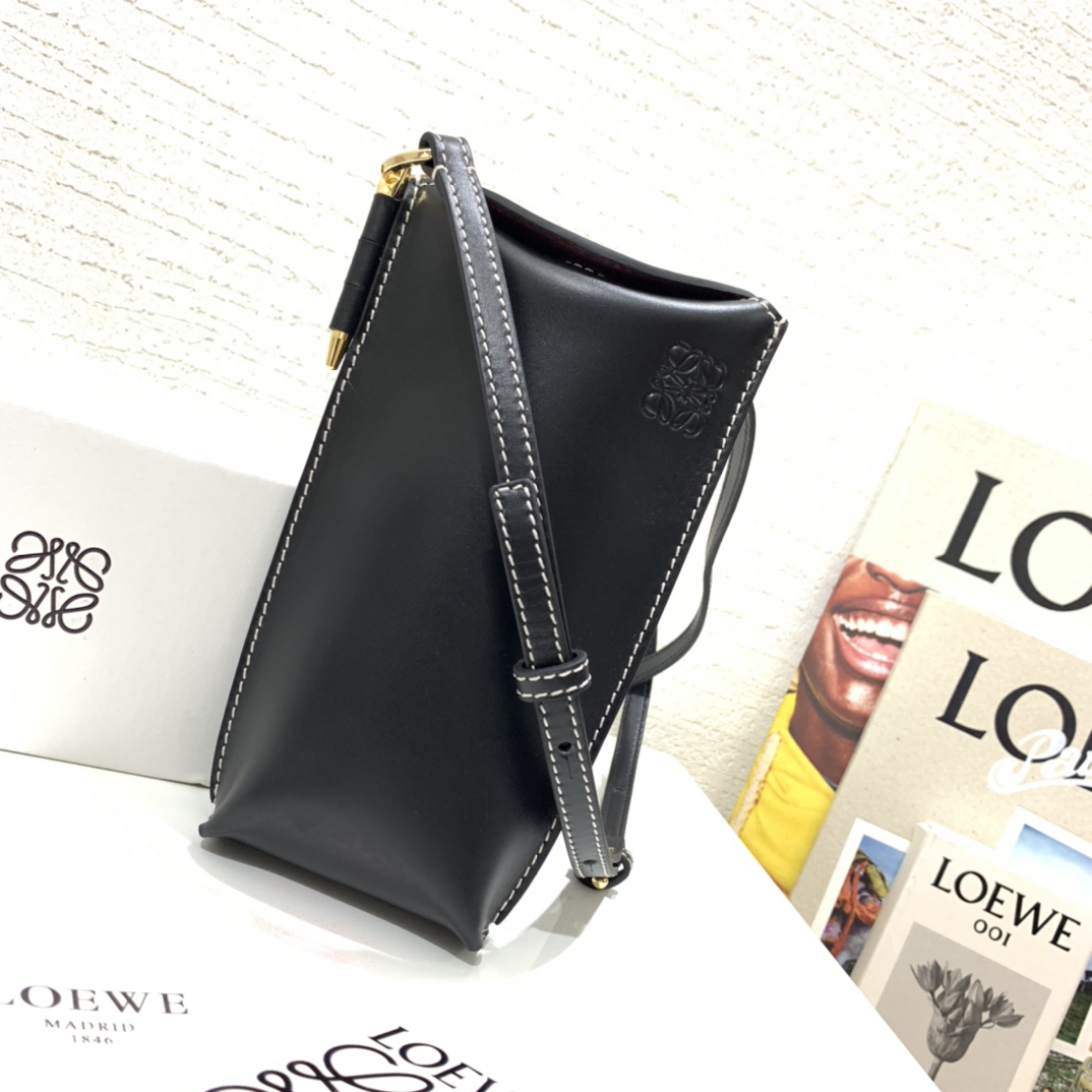 Loewe Gate Pocket aus weichem Kalbsleder - EUR FASHION