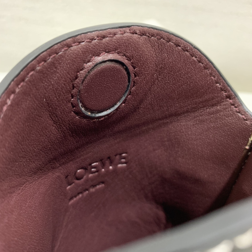 Loewe Gate Pocket aus weichem Kalbsleder - EUR FASHION