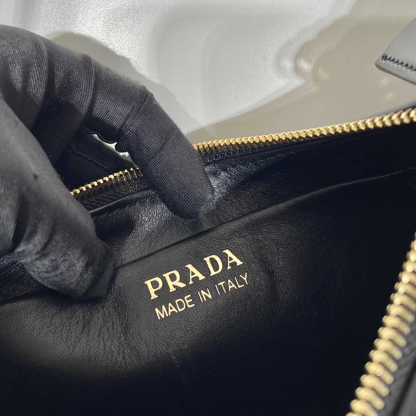 Umhängetasche aus Prada-Leder - EUR FASHION