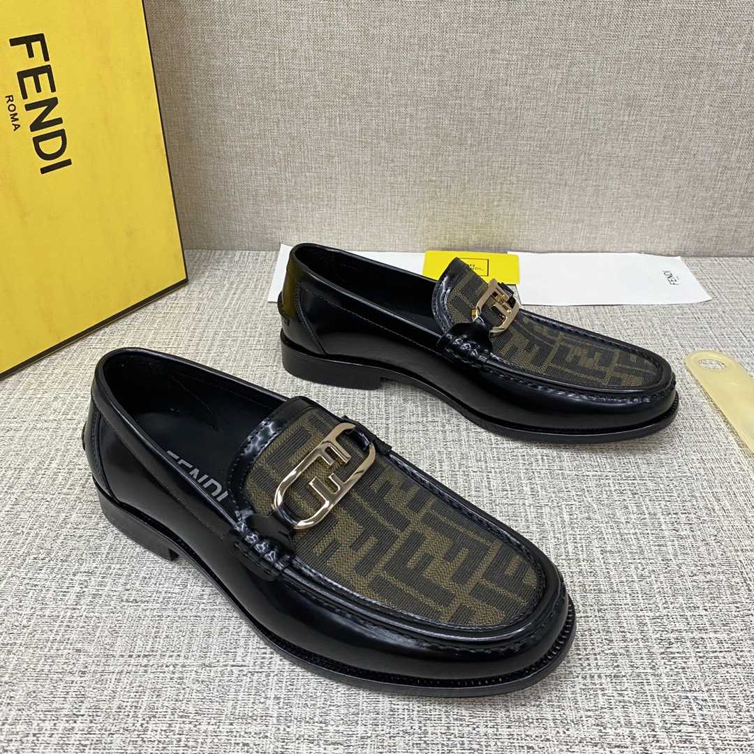 Fendi O-Lock-Loafer - EUR FASHION