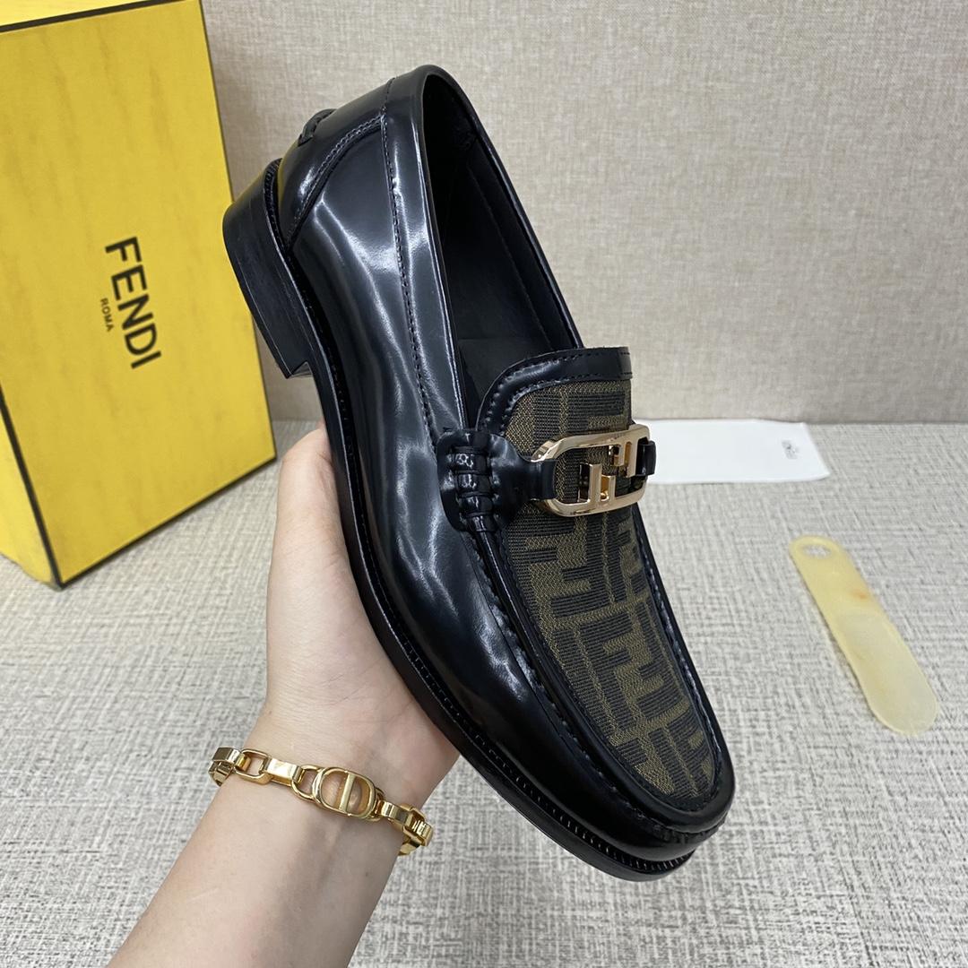 Fendi O-Lock-Loafer - EUR FASHION