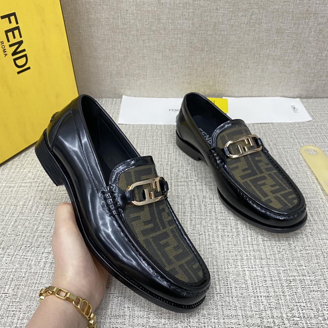 Fendi O-Lock-Loafer - EUR FASHION