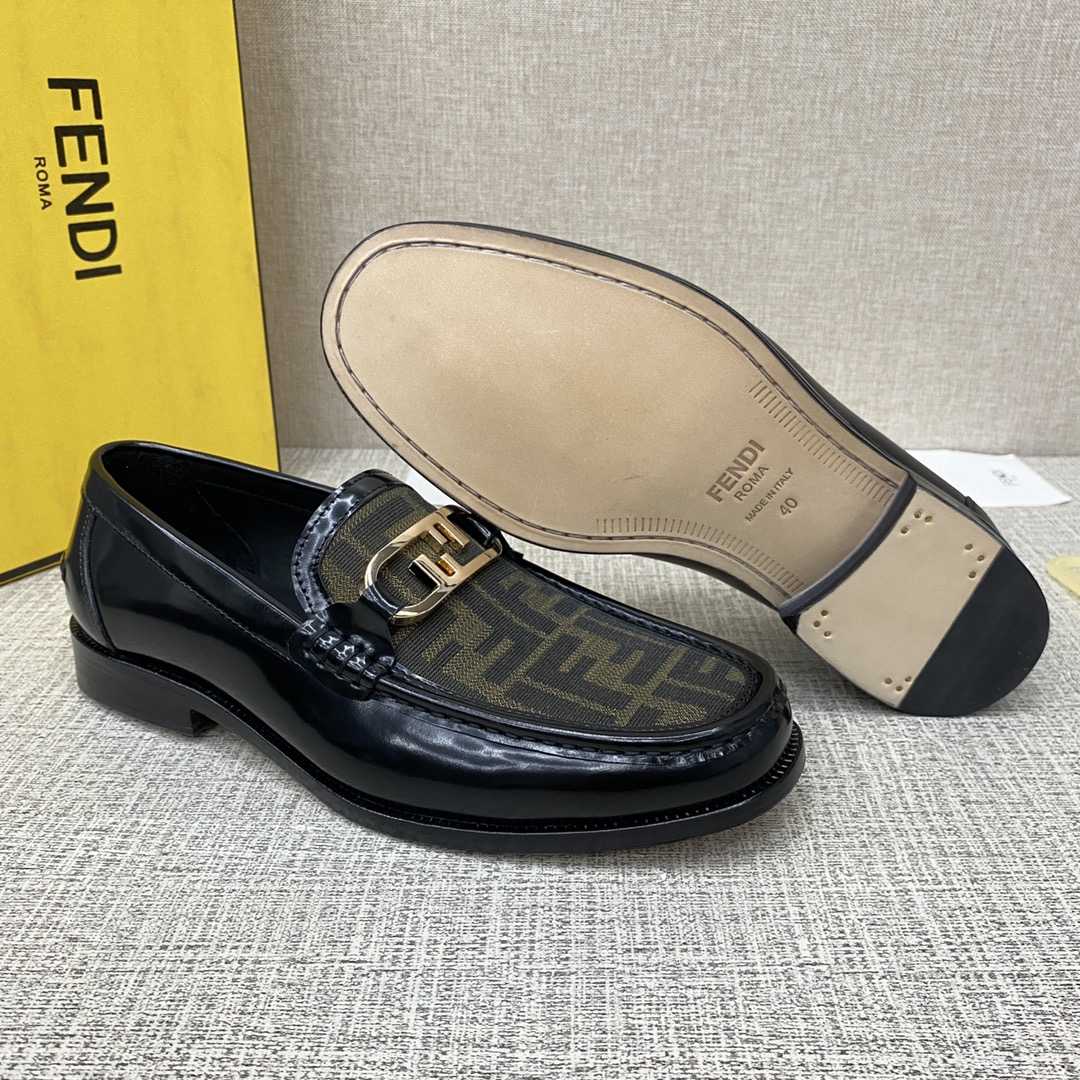 Fendi O-Lock-Loafer - EUR FASHION