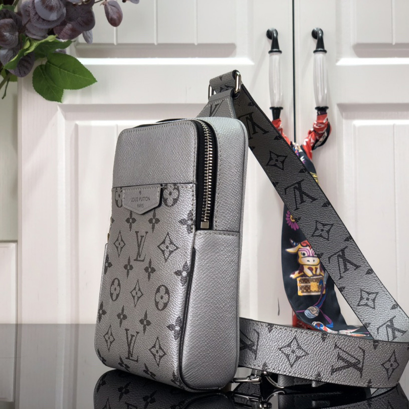 Louis Vuitton Outdoor-Schultertasche (13–21–5 cm) M30833 - EUR FASHION