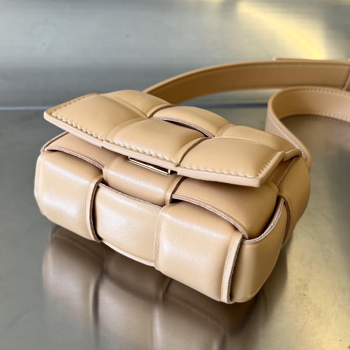 Bottega Veneta Candy gepolsterte Kassette - EUR FASHION