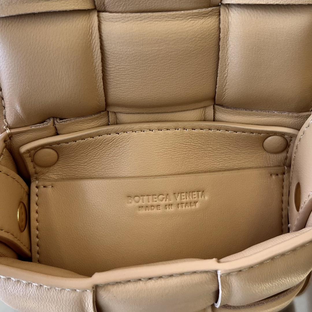 Bottega Veneta Candy gepolsterte Kassette - EUR FASHION