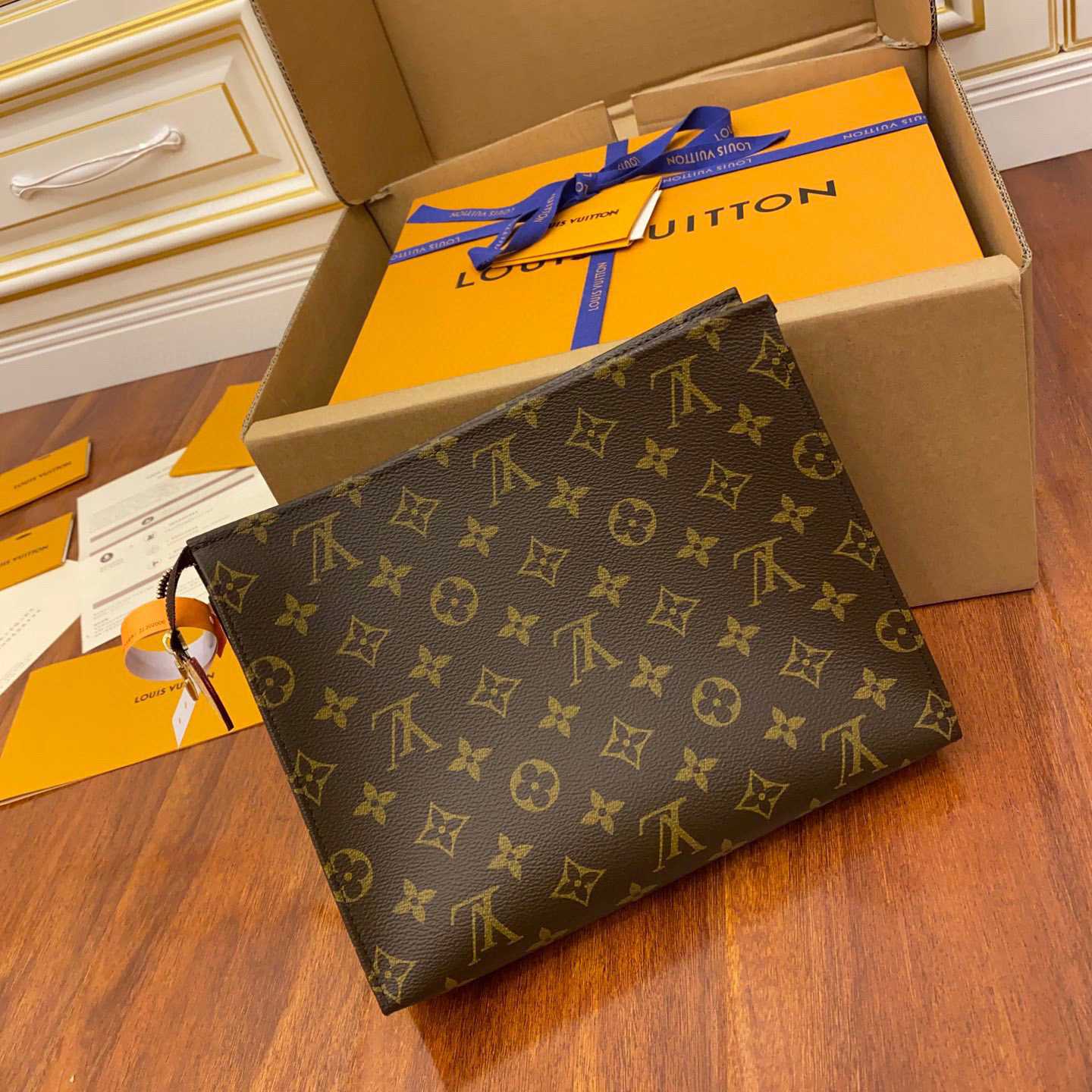 Louis Vuitton Kulturbeutel (25 x 20 x 5,5 cm) M47542 - EUR FASHION