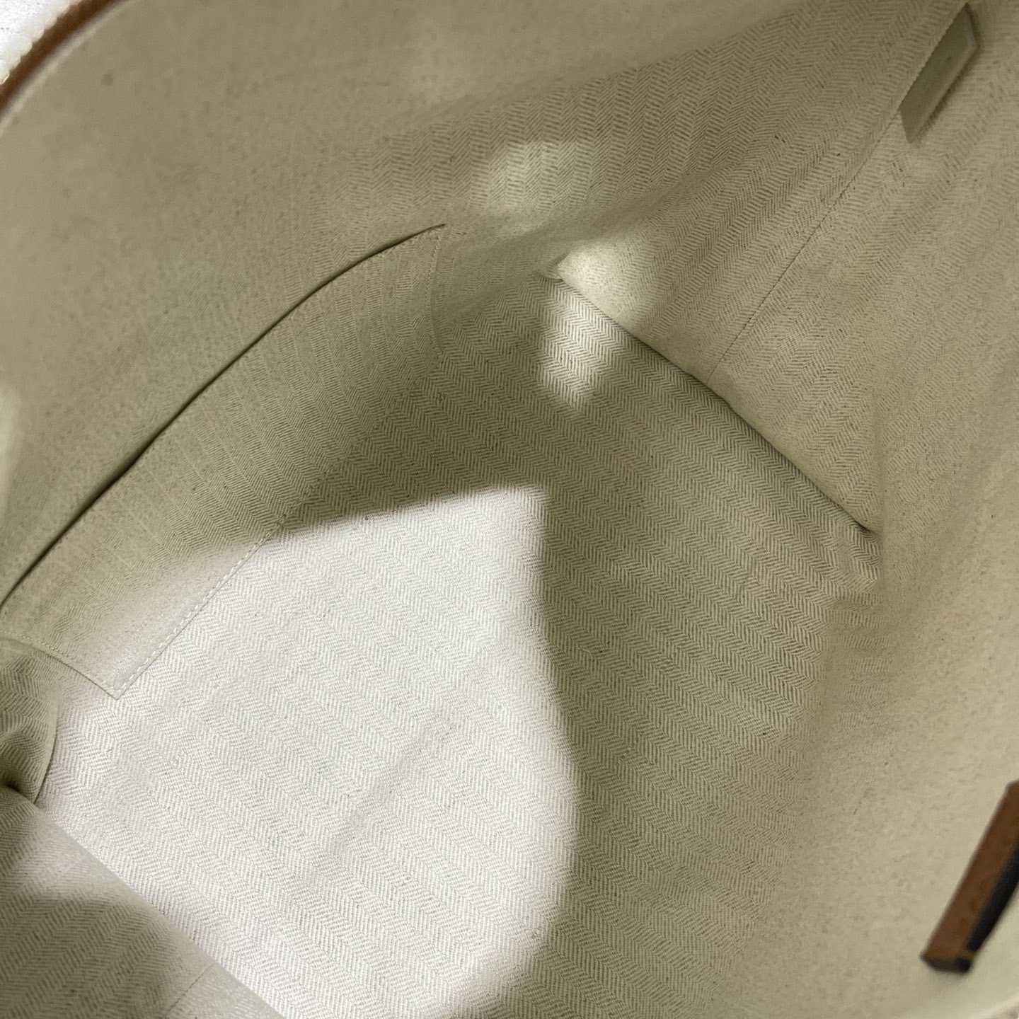 Loewe Cubi Umhängetasche aus geschmeidigem, glattem Kalbsleder und Jacquard - EUR FASHION