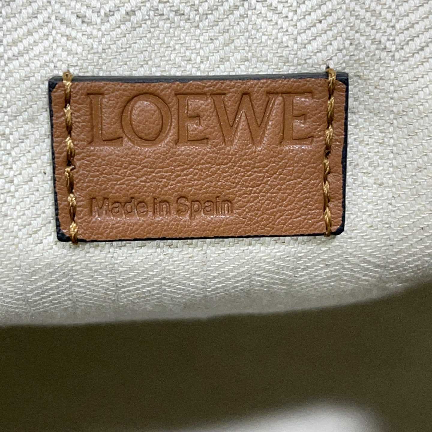 Loewe Cubi Umhängetasche aus geschmeidigem, glattem Kalbsleder und Jacquard - EUR FASHION