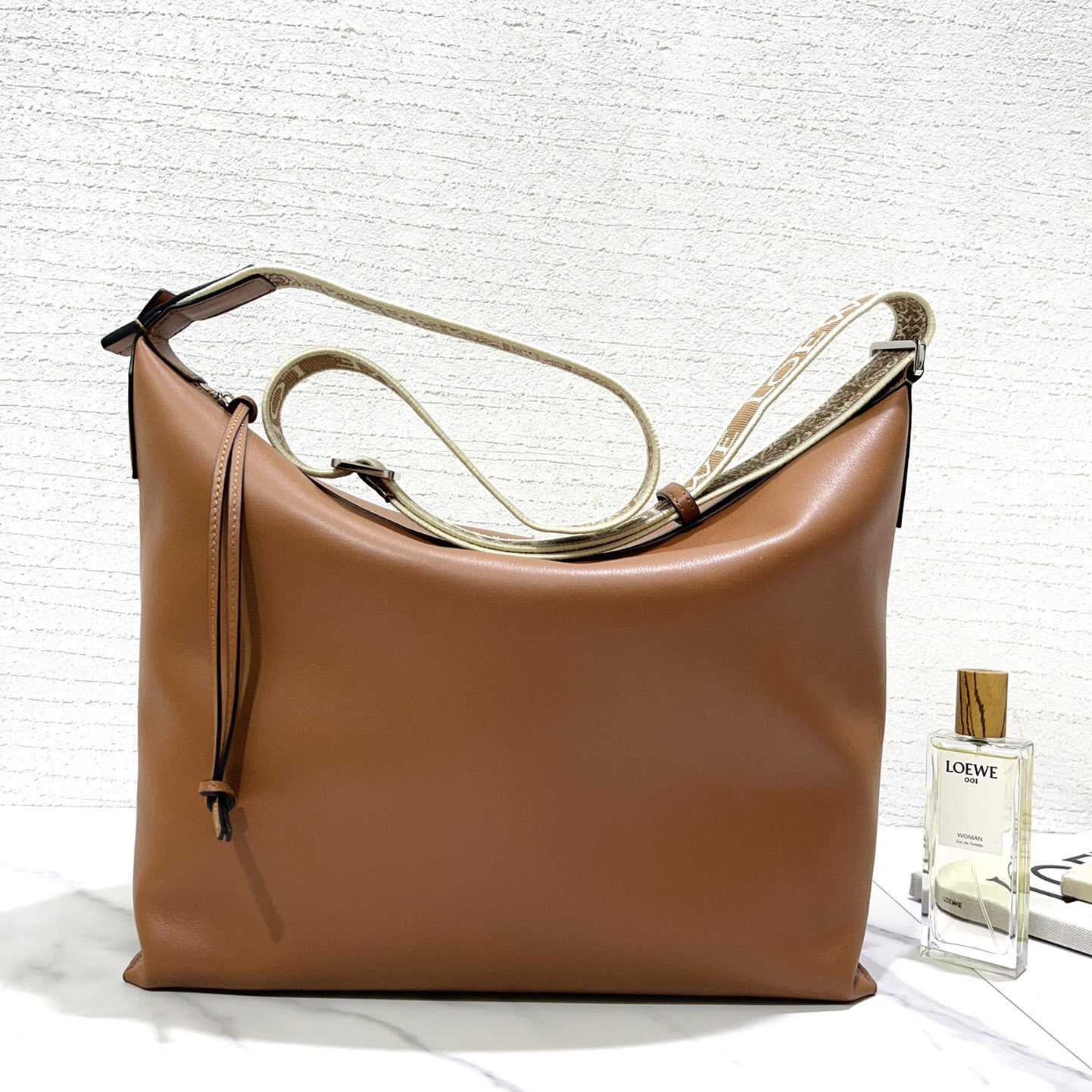 Loewe Cubi Umhängetasche aus geschmeidigem, glattem Kalbsleder und Jacquard - EUR FASHION