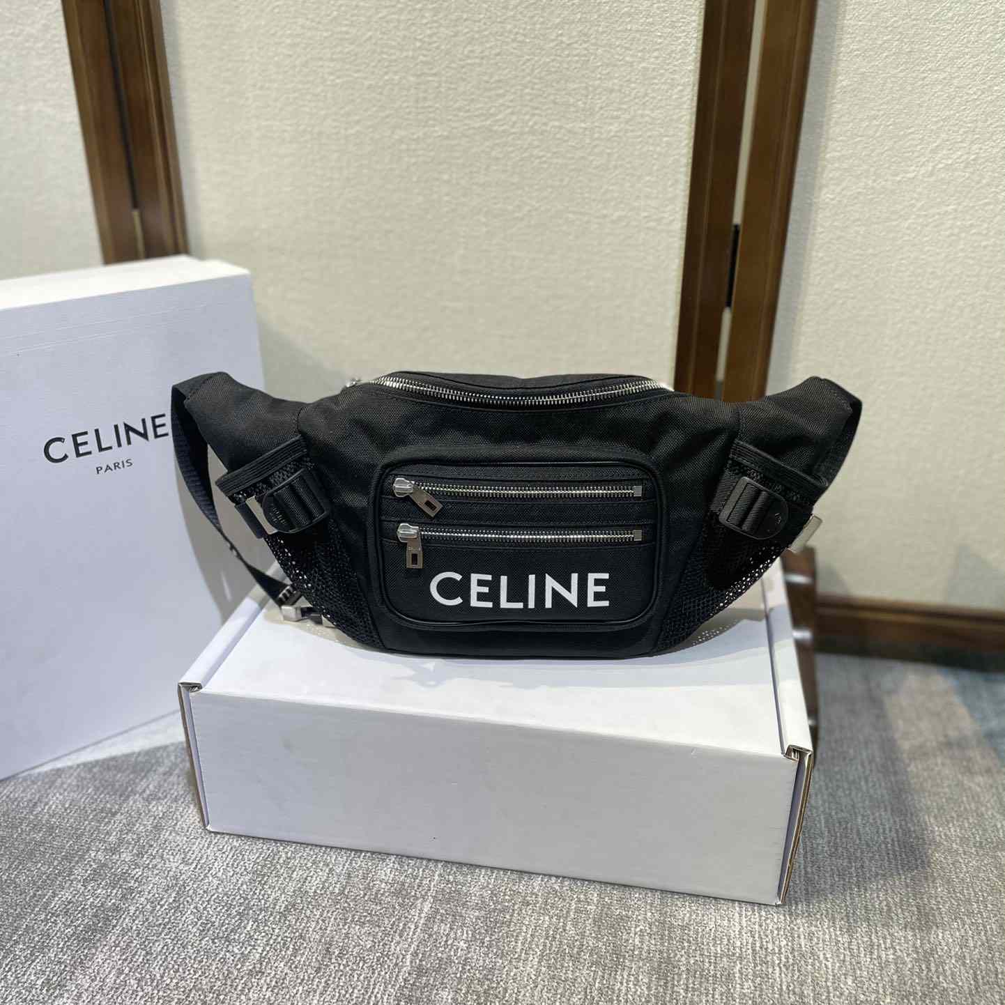 Celine Große Trekking-Gürteltasche mit Reißverschluss aus Nylon mit Celine-Print in Schwarz - EUR FASHION
