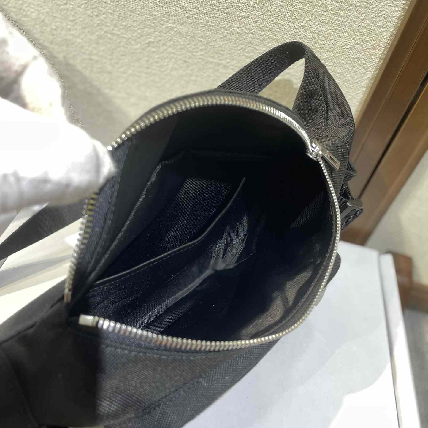 Celine Große Trekking-Gürteltasche mit Reißverschluss aus Nylon mit Celine-Print in Schwarz - EUR FASHION