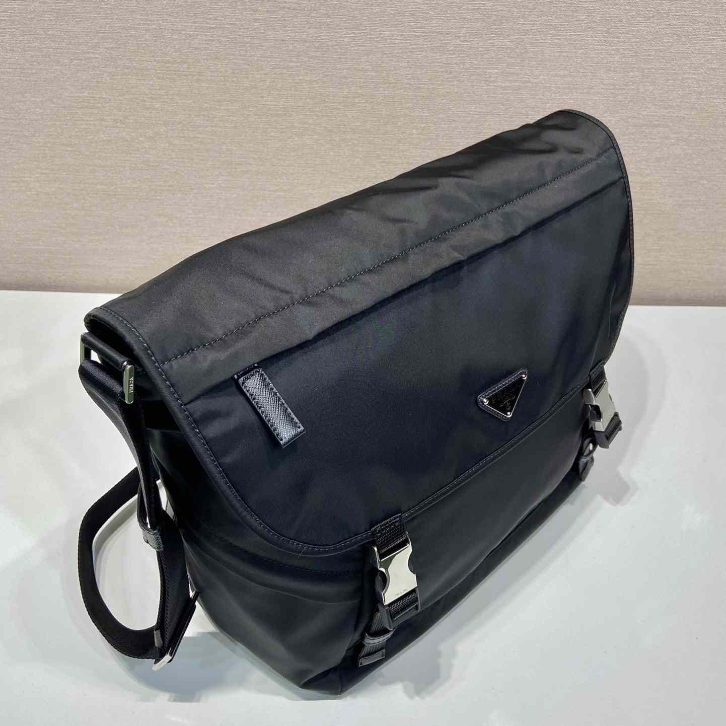 Prada Umhängetasche aus Re-Nylon und Saffiano - EUR FASHION