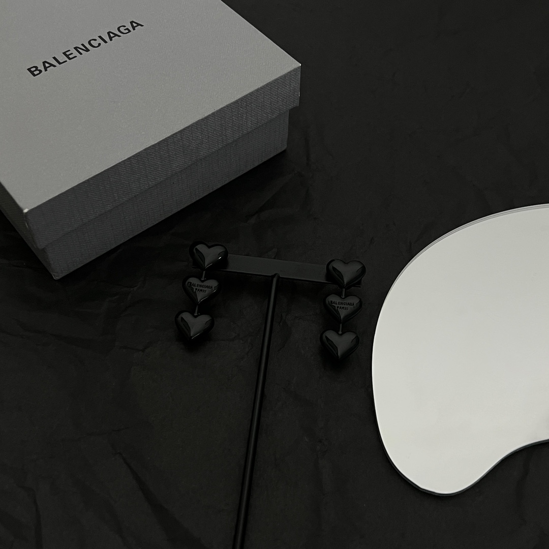 Balenciaga Herzohrringe für Damen in Schwarz - EUR FASHION