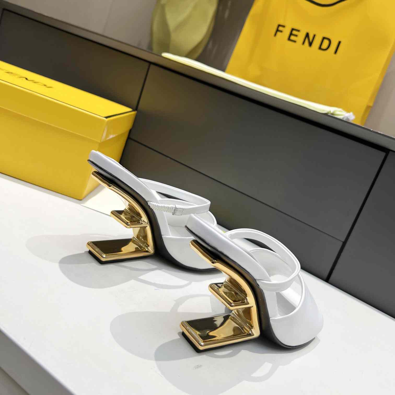 Fendi First Weiße Leder-Sandalen mit hohen Absätzen - EUR FASHION