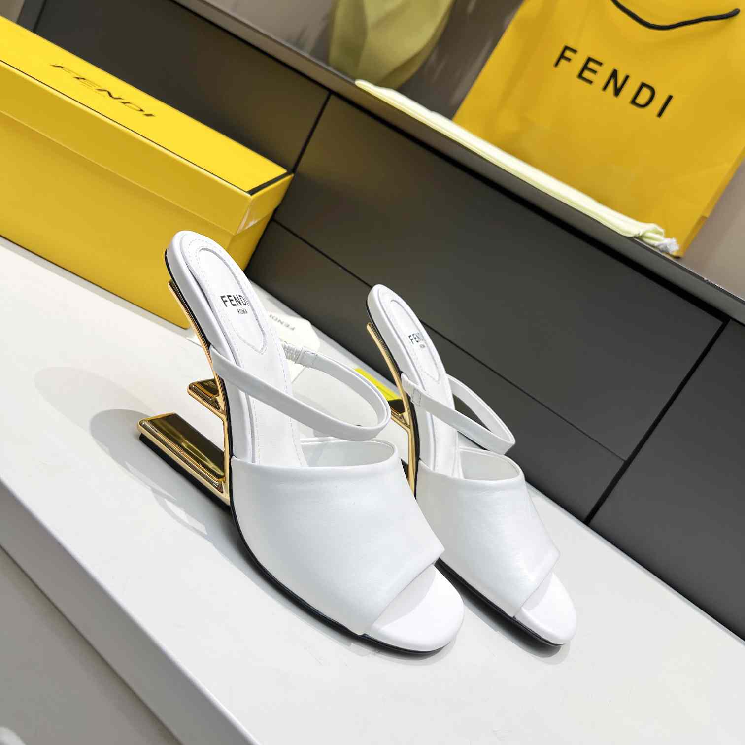 Fendi First Weiße Leder-Sandalen mit hohen Absätzen - EUR FASHION
