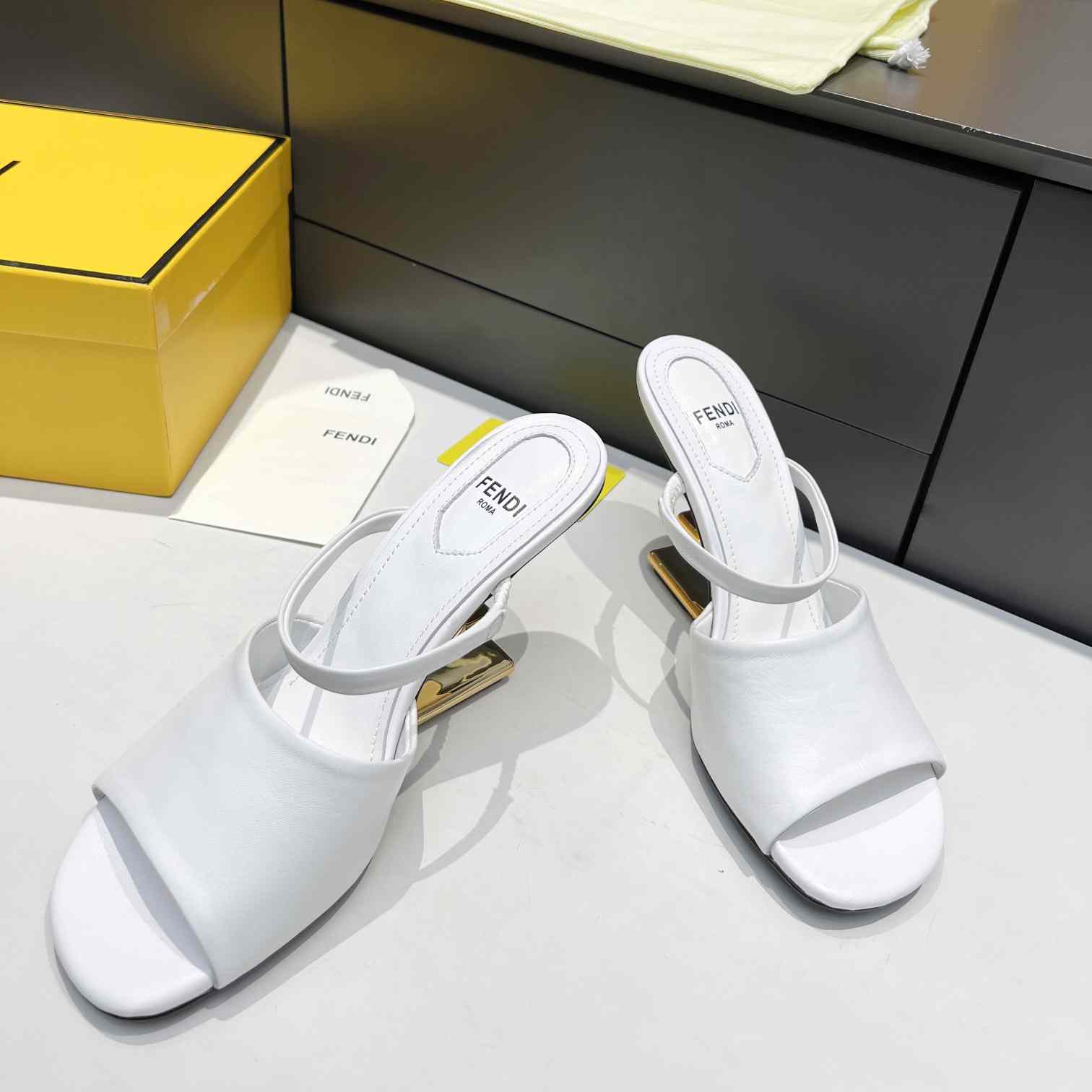Fendi First Weiße Leder-Sandalen mit hohen Absätzen - EUR FASHION