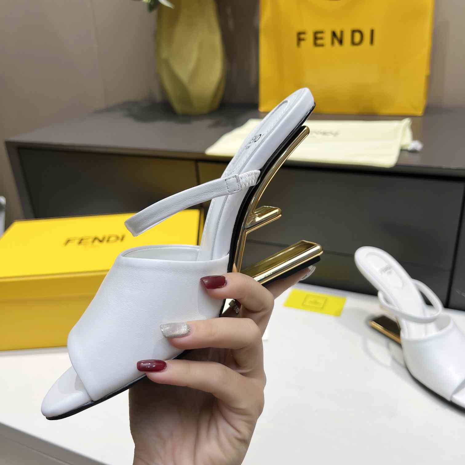 Fendi First Weiße Leder-Sandalen mit hohen Absätzen - EUR FASHION
