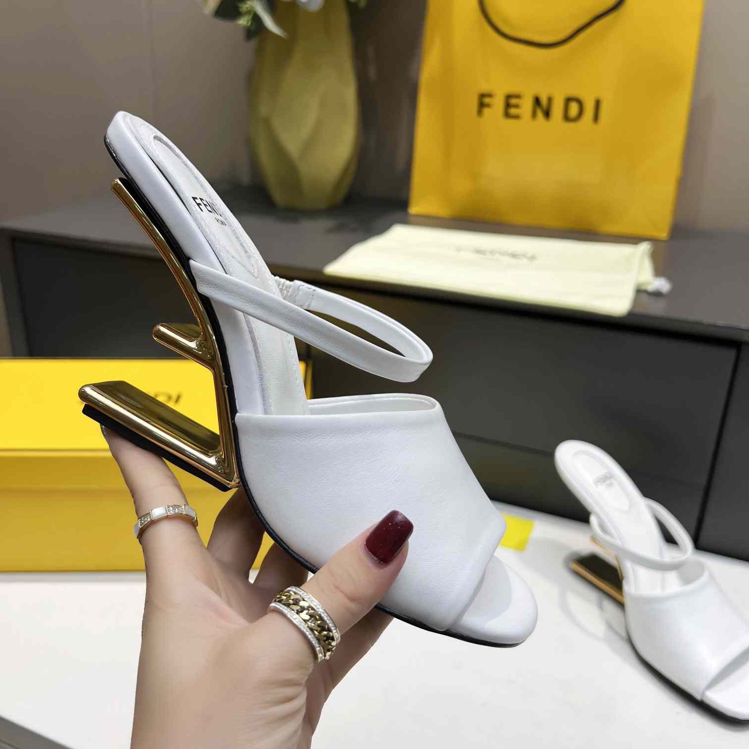 Fendi First Weiße Leder-Sandalen mit hohen Absätzen - EUR FASHION