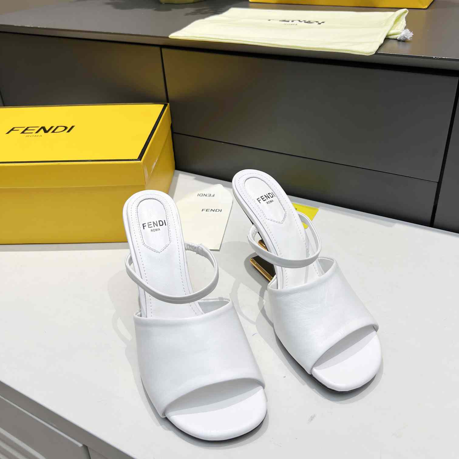 Fendi First Weiße Leder-Sandalen mit hohen Absätzen - EUR FASHION