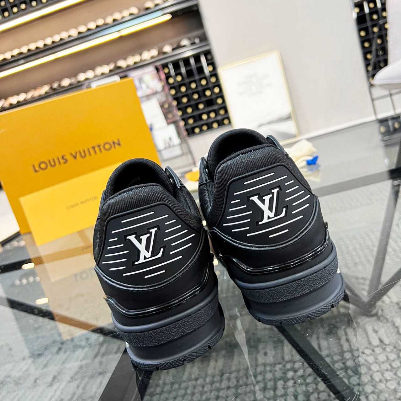 Louis Vuitton Trainer Sneaker (in britischer Größe) - EUR FASHION