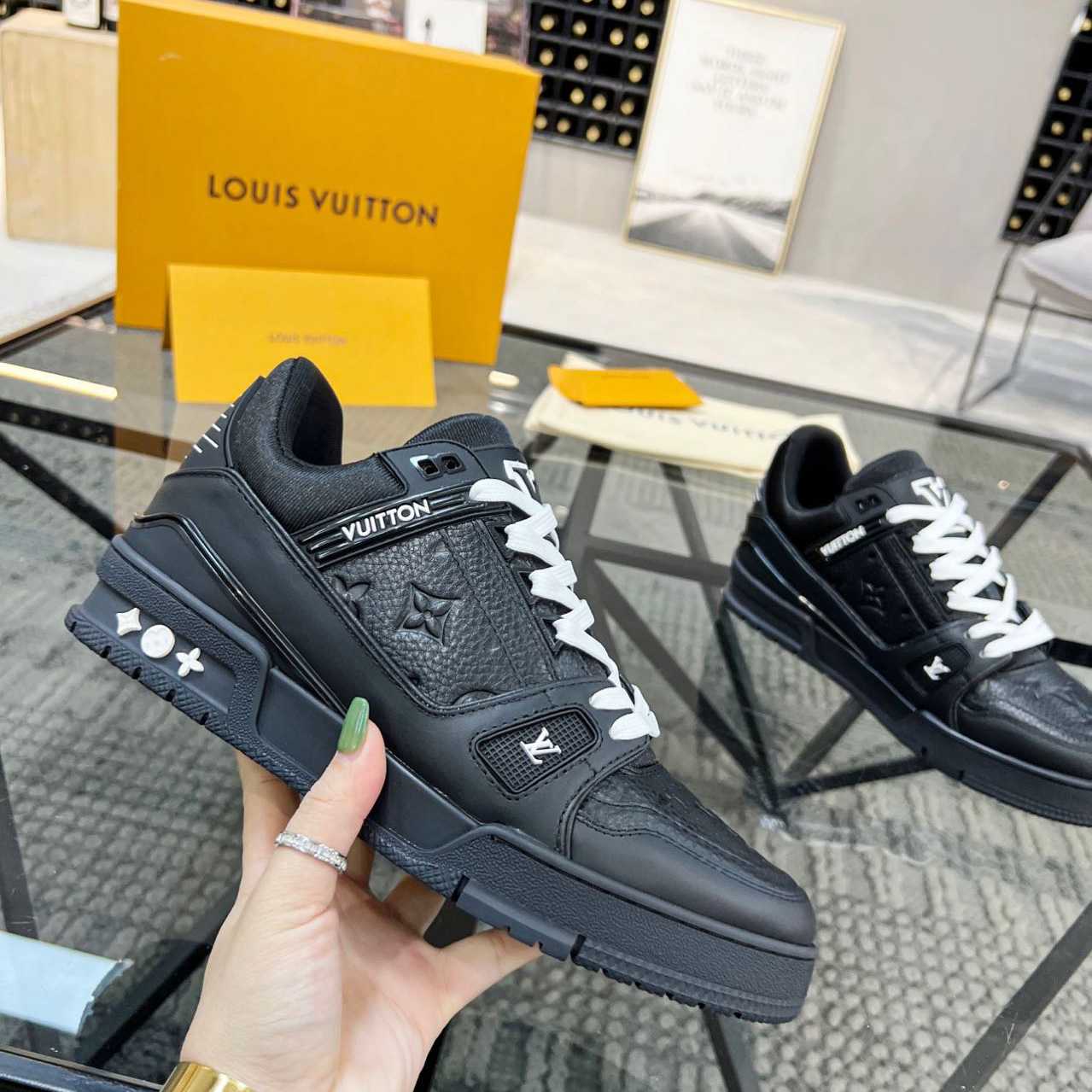 Louis Vuitton Trainer Sneaker (in britischer Größe) - EUR FASHION