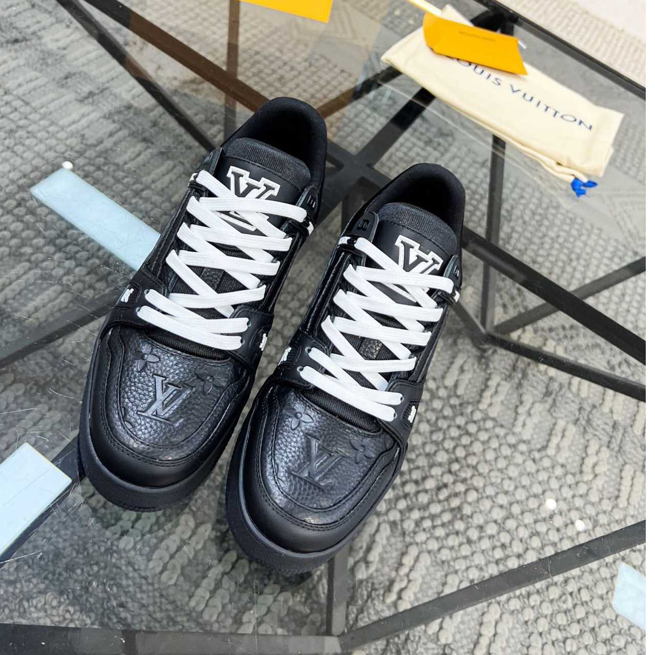 Louis Vuitton Trainer Sneaker (in britischer Größe) - EUR FASHION