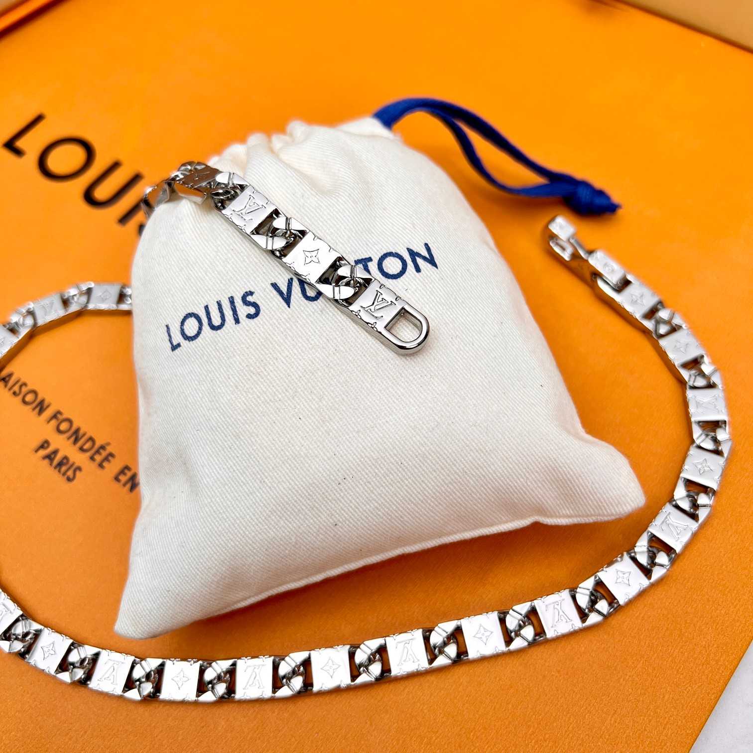 Gefesselte Halskette mit Louis Vuitton-Monogramm M00919 - EUR FASHION