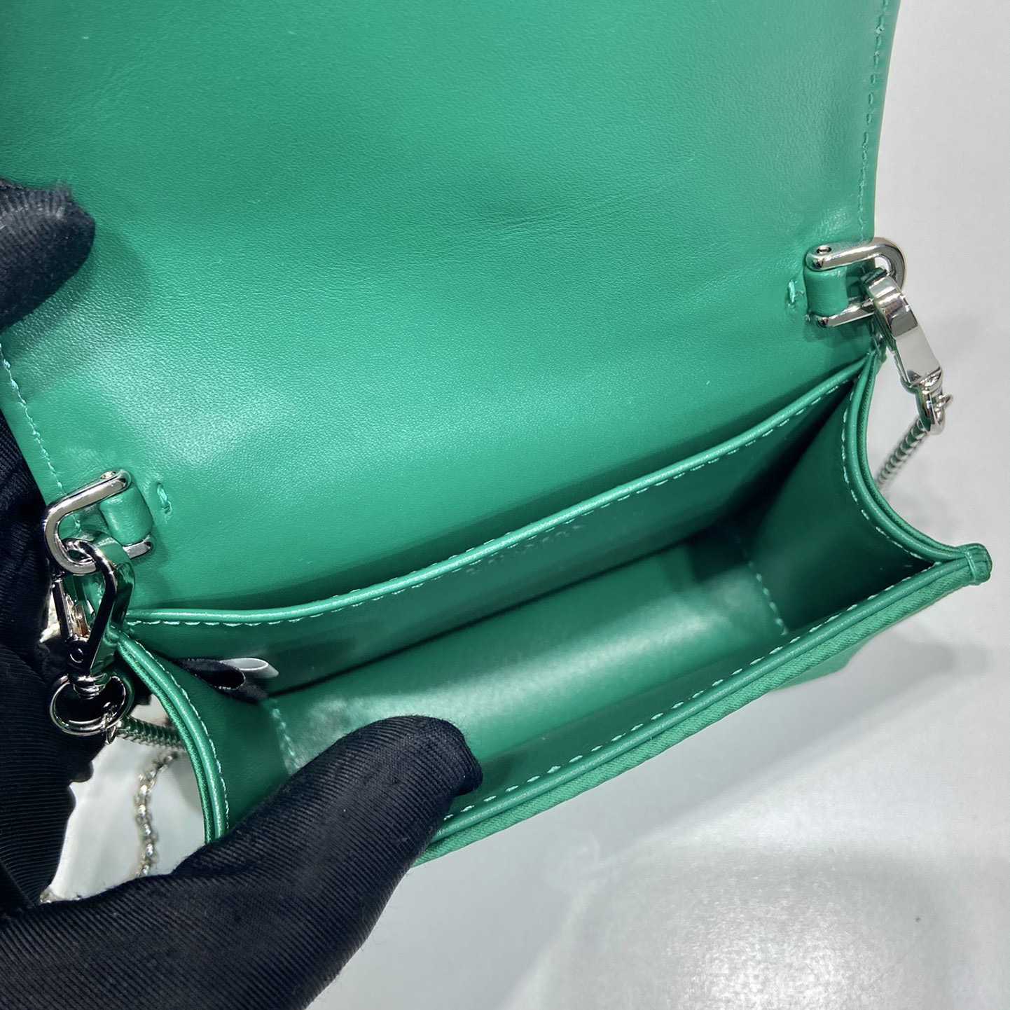 Prada-Kartenetui mit Schultergurt und Kristallen - EUR FASHION
