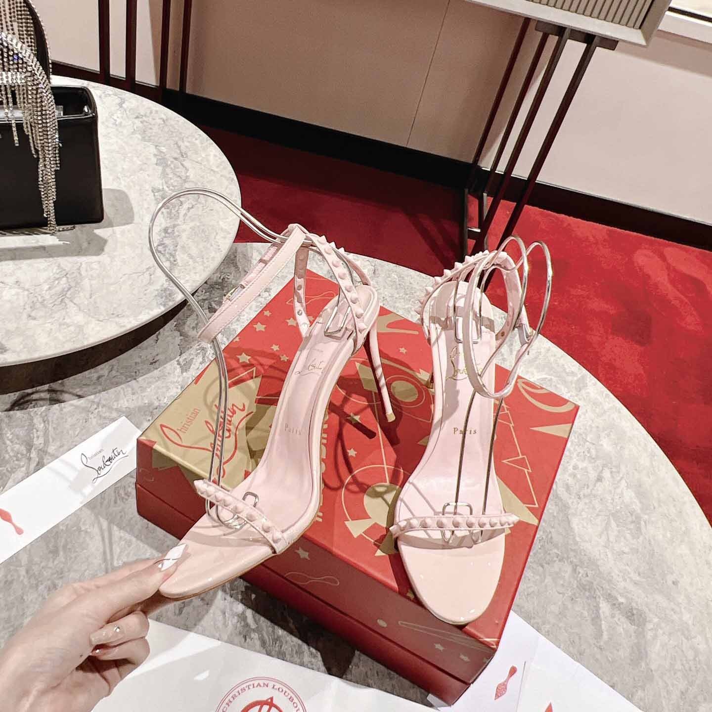 Christian Louboutin Nudes Rosalie Ledersandalen - EUR FASHION