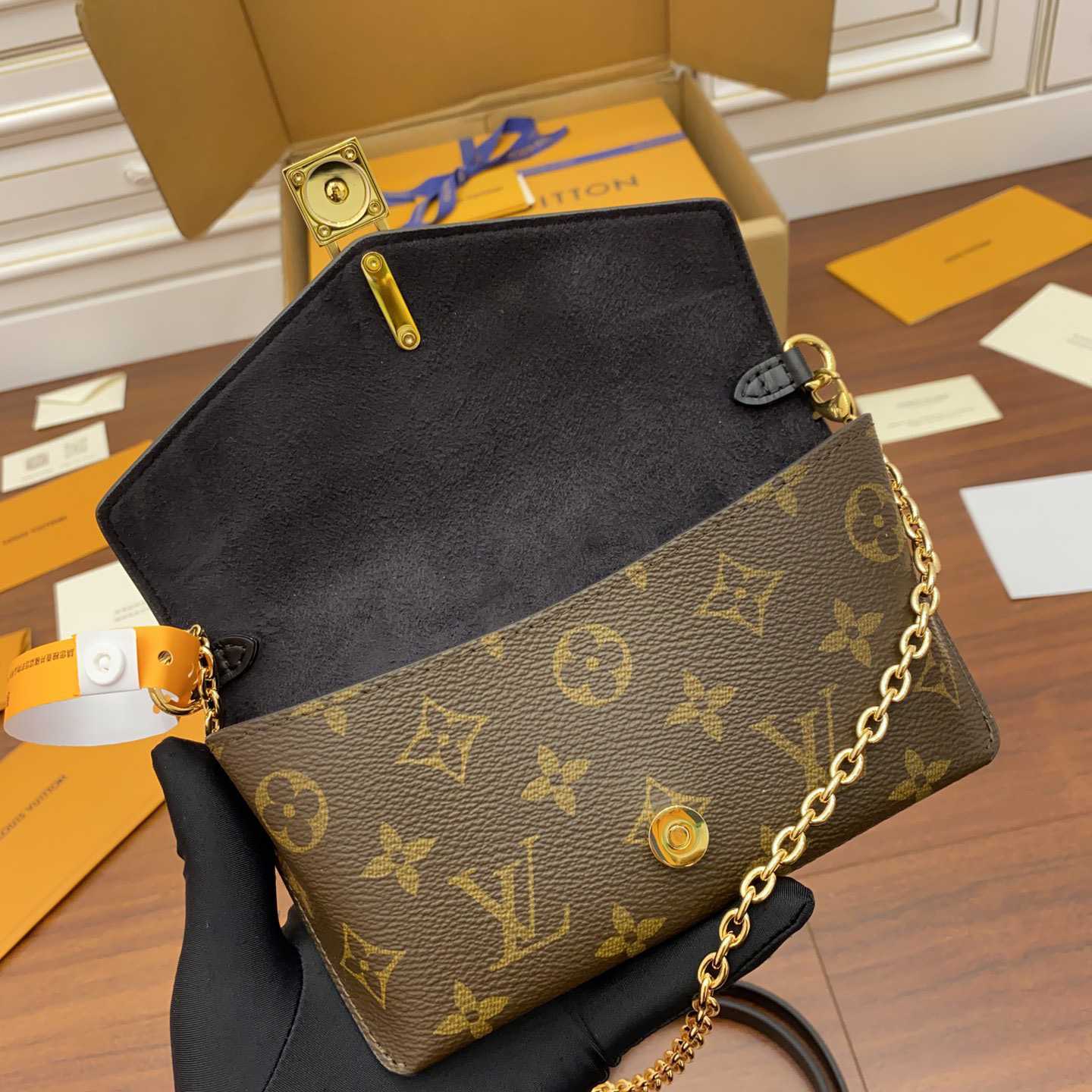 Louis Vuitton Vorhängeschloss am Riemen M80559 - EUR FASHION