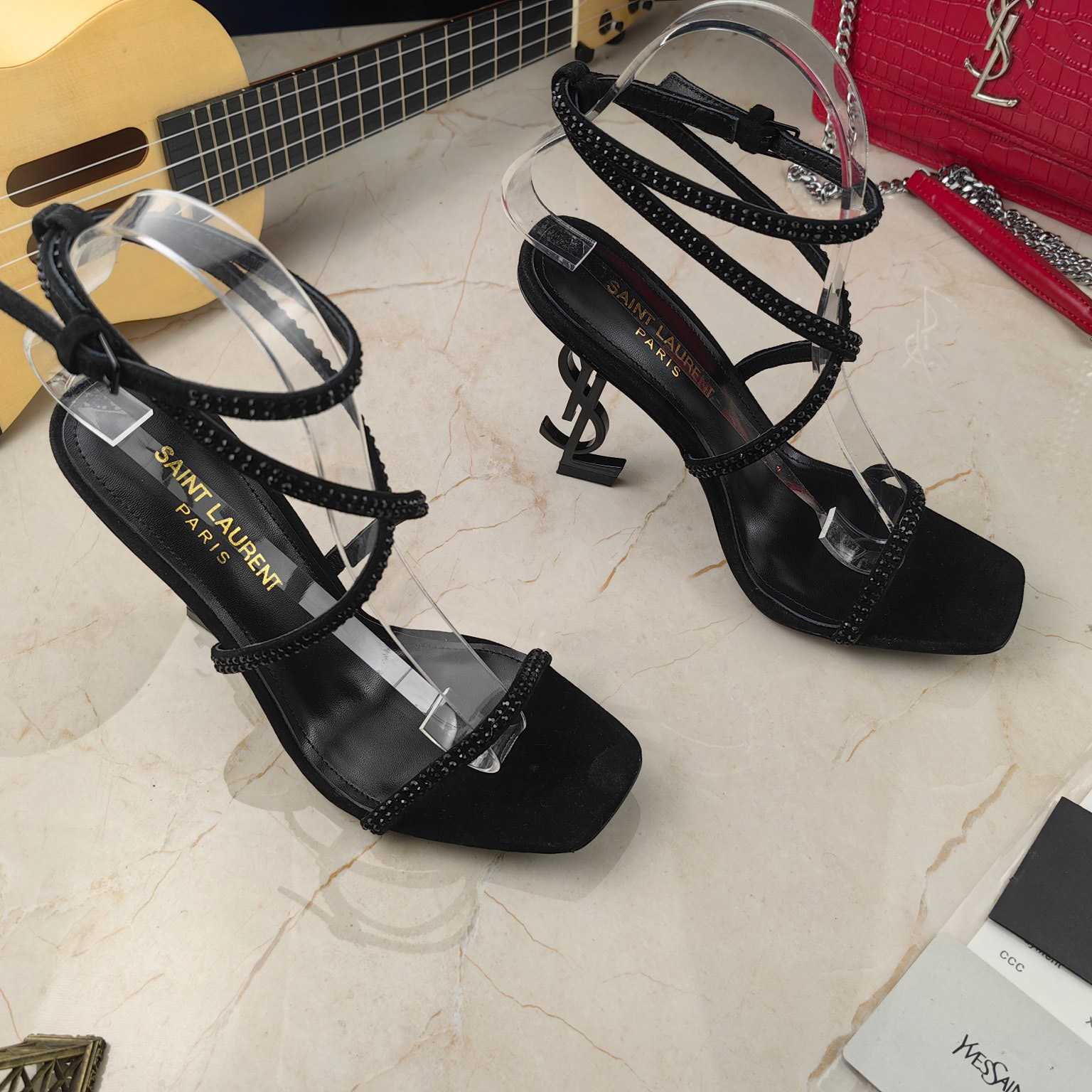 Saint Laurent Opyum Sandalen aus Kreppsatin und Strasssteinen - EUR FASHION