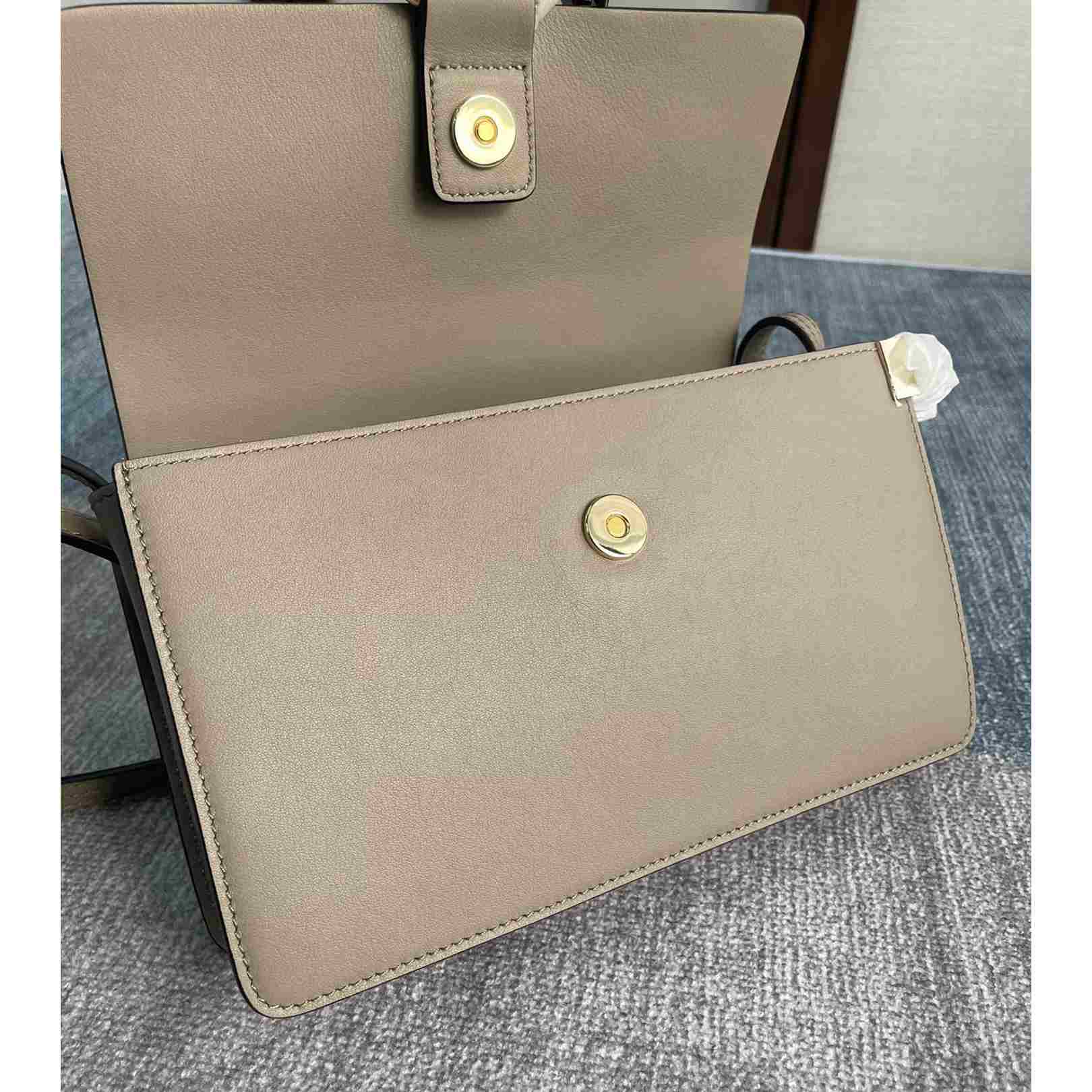 Chloe Faye Geldbörse mit Riemen (24–15–7 cm) - EUR FASHION