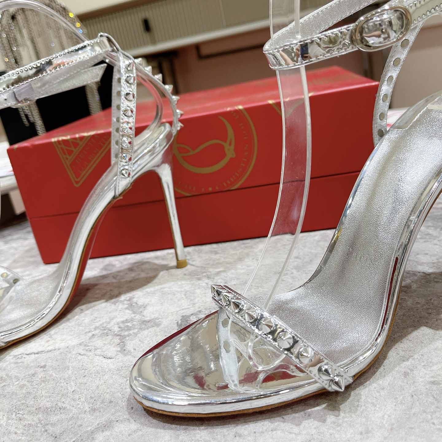 Christian Louboutin Nudes Rosalie Ledersandalen - EUR FASHION