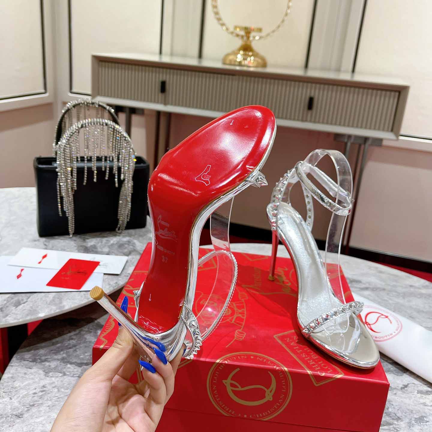 Christian Louboutin Nudes Rosalie Ledersandalen - EUR FASHION