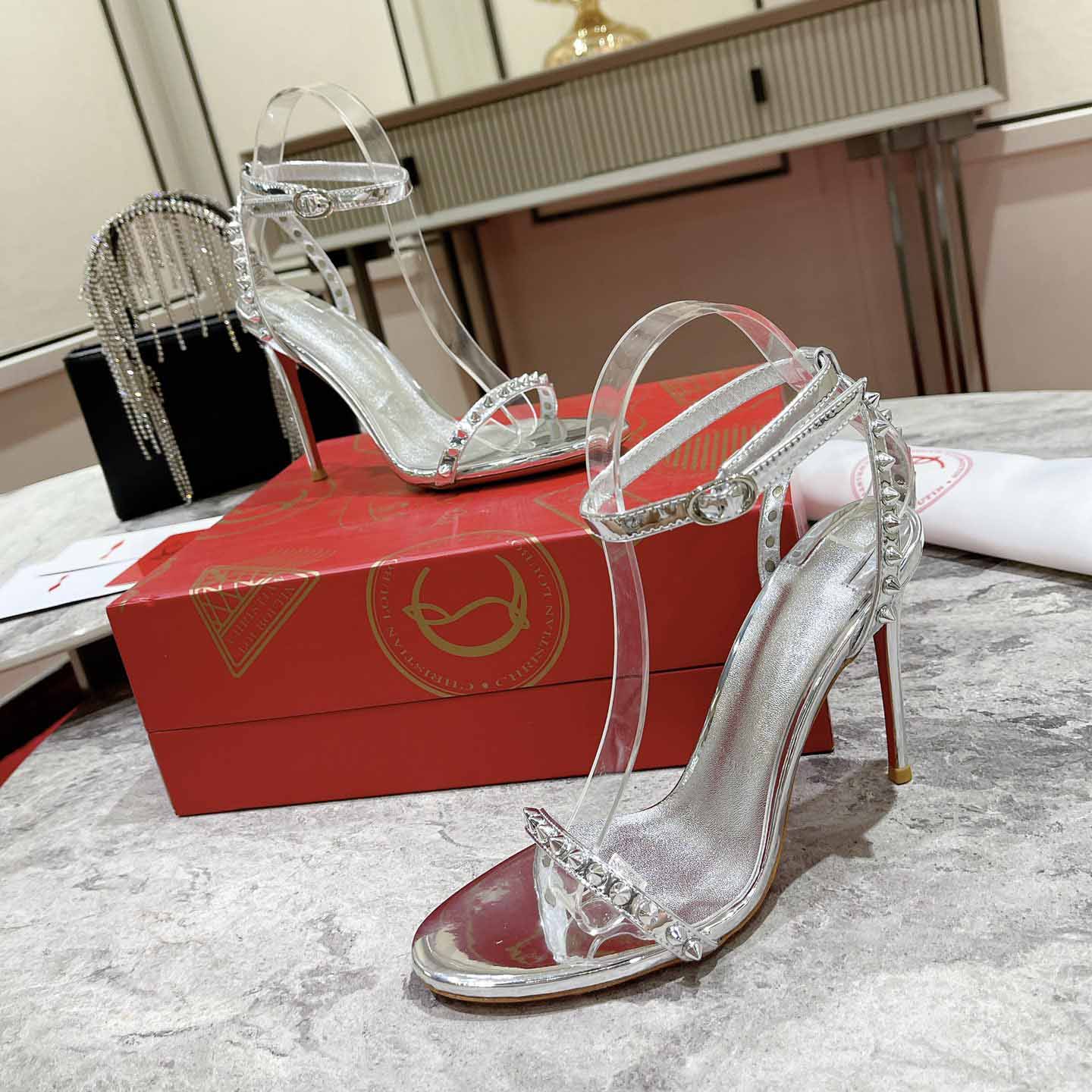 Christian Louboutin Nudes Rosalie Ledersandalen - EUR FASHION