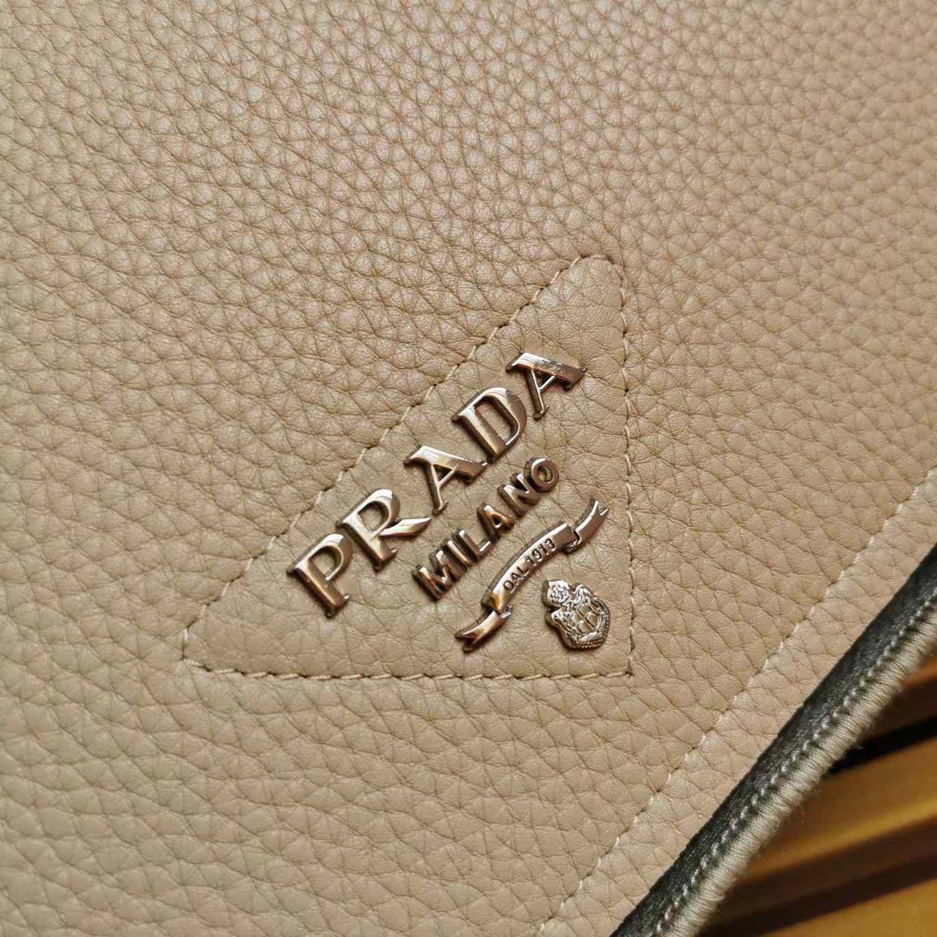 Prada Mittelgroße Ledertasche - EUR FASHION