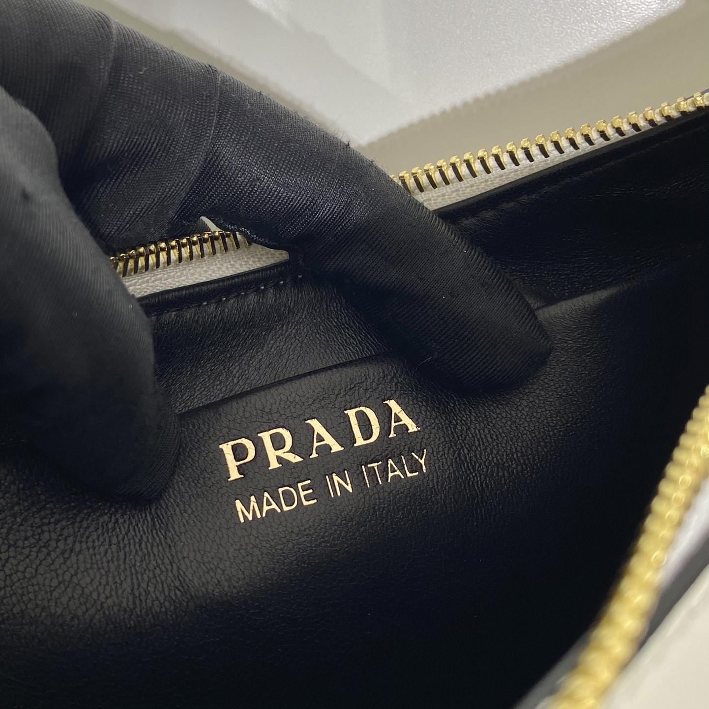 Umhängetasche aus Prada-Leder - EUR FASHION