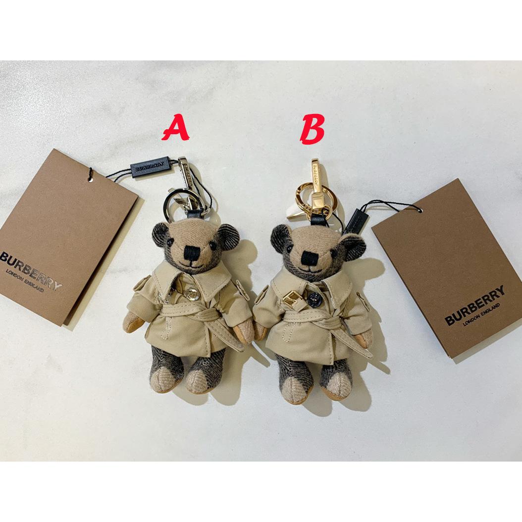 Burberry Thomas Bear Charm im Trenchcoat - EUR FASHION