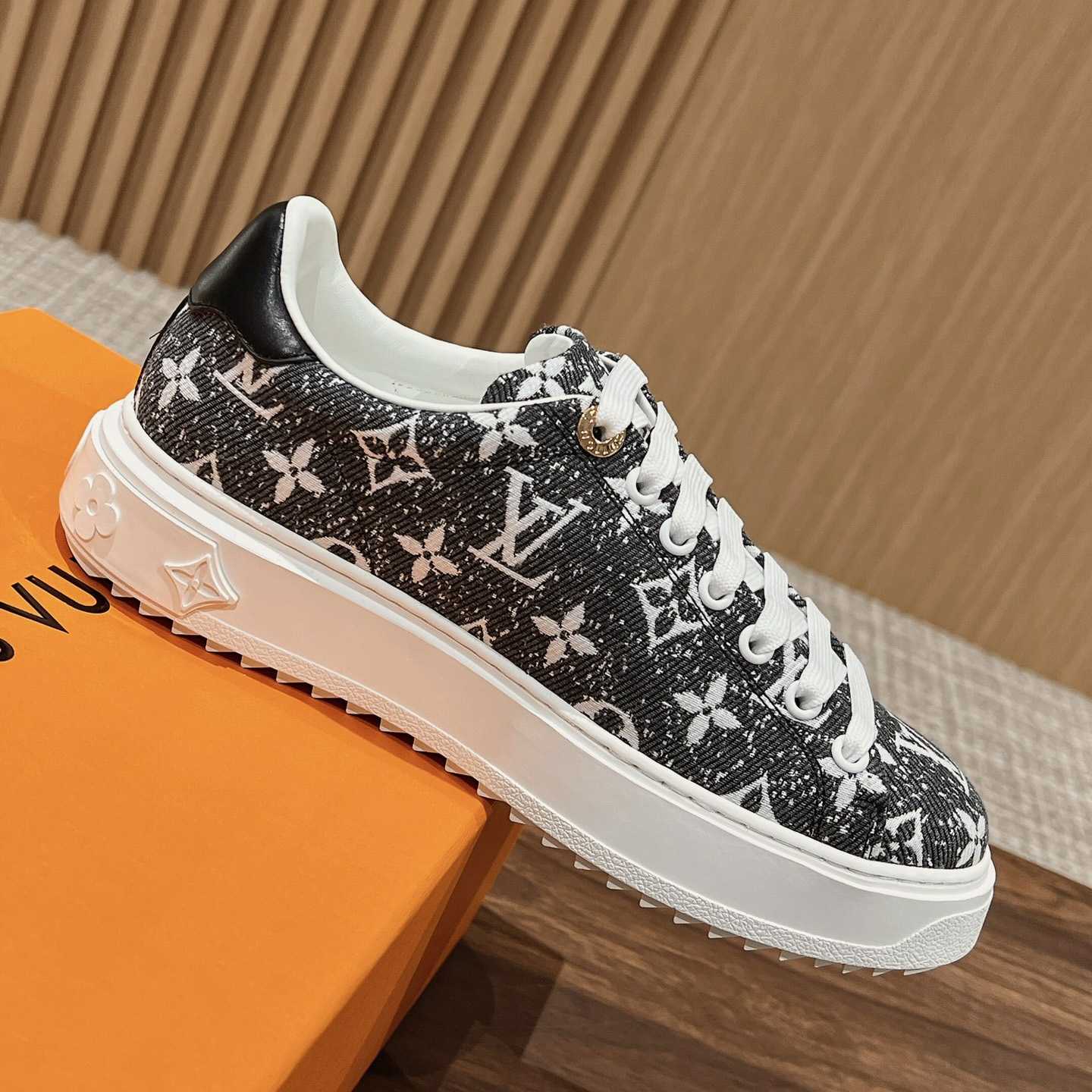 Louis Vuitton Time Out Sneaker (in britischer Größe) 1AAW2M - EUR FASHION