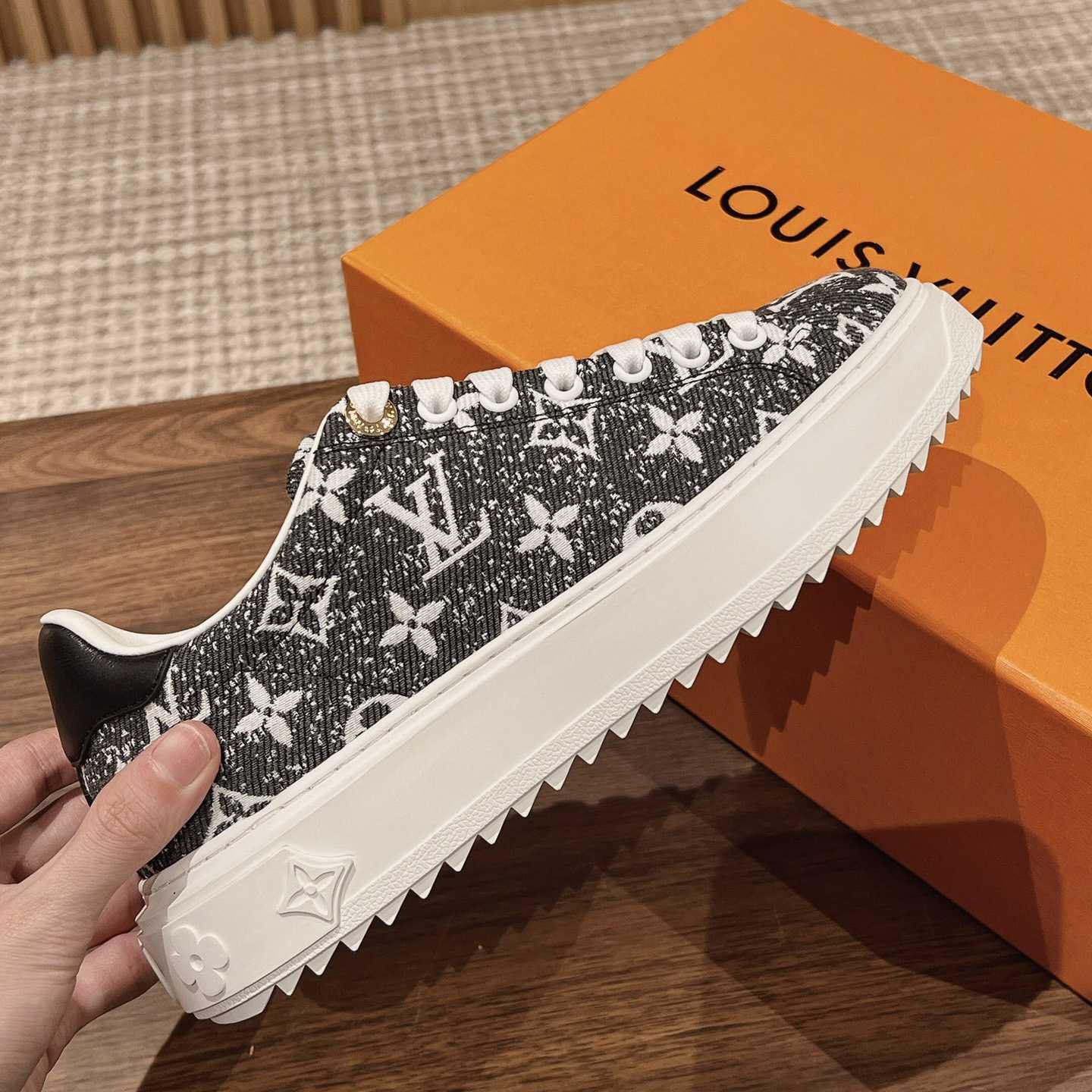 Louis Vuitton Time Out Sneaker (in britischer Größe) 1AAW2M - EUR FASHION