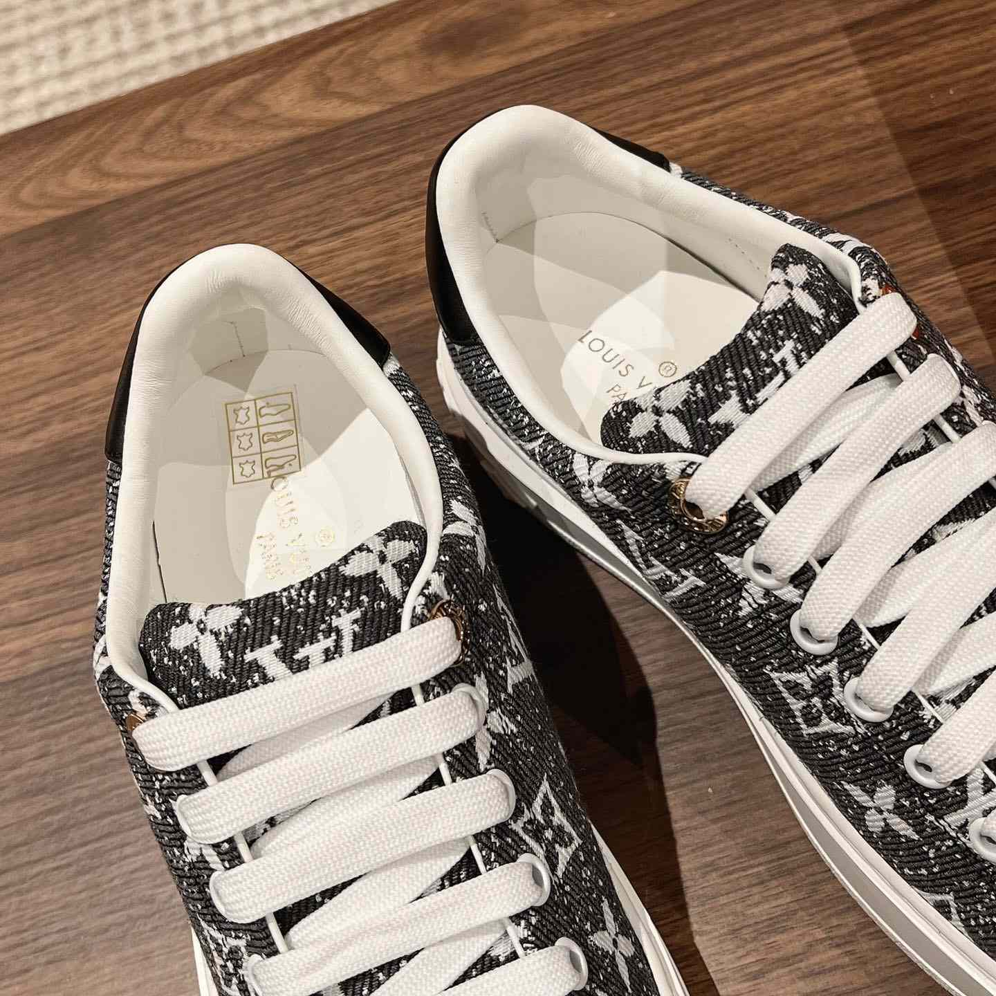 Louis Vuitton Time Out Sneaker (in britischer Größe) 1AAW2M - EUR FASHION